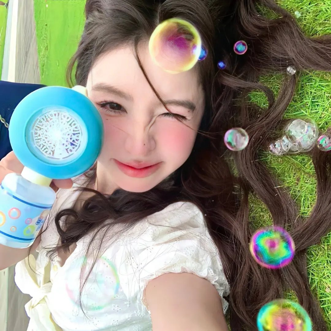挎斗摩托车里的狗